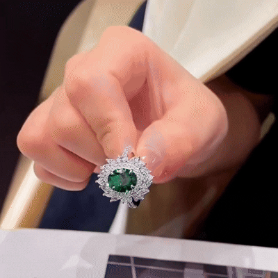 Green Goddess Glam – Luxury Jewelry Set with Pendant, Earrings & Ring