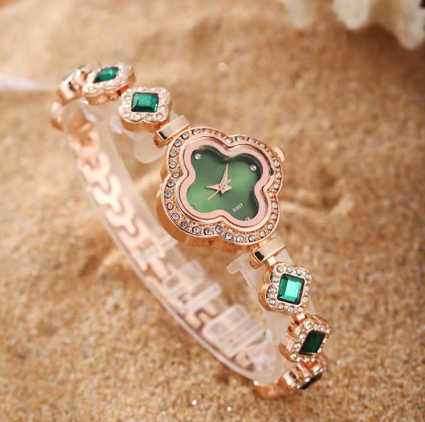 Moonlit Grace Watch Set - 4pcs/set Women's Light Luxury Elegant Quartz Temperament Watch Casual Sports Style Quartz Watch With Bracelet (Box Not Included)