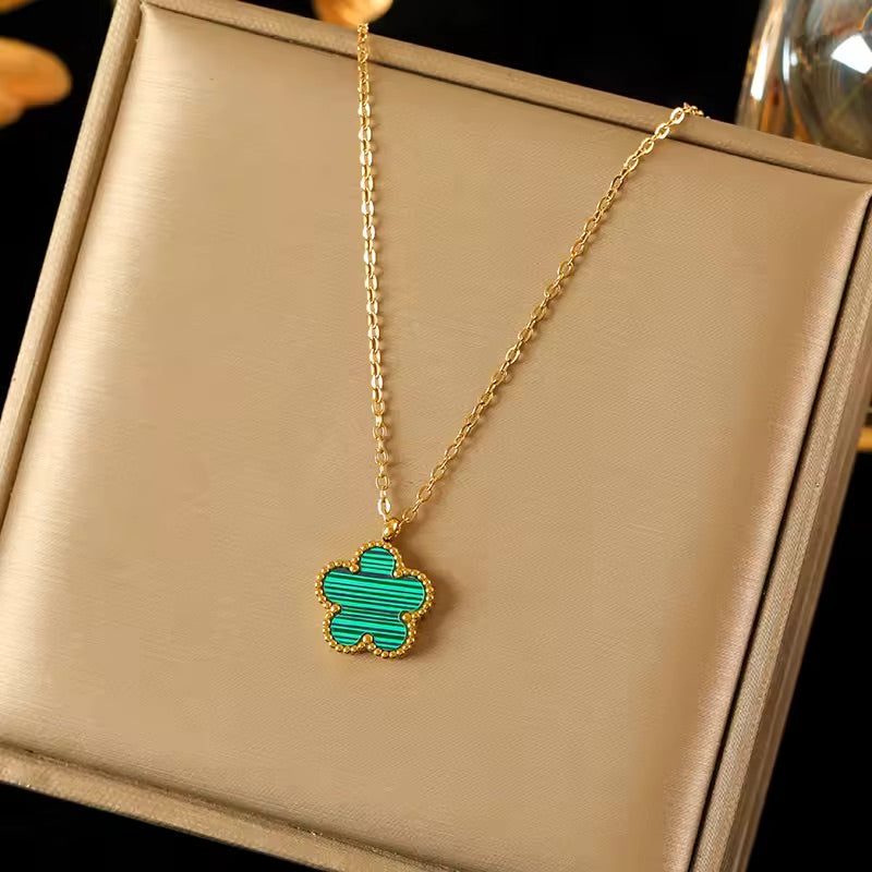 Van Clover - Five Leaf Clover Pendant Necklace For Women