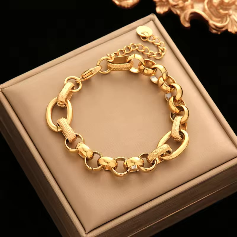 Hearty Knot - Knot Design Gold Tone Twisted Bracelet Bangles For Women