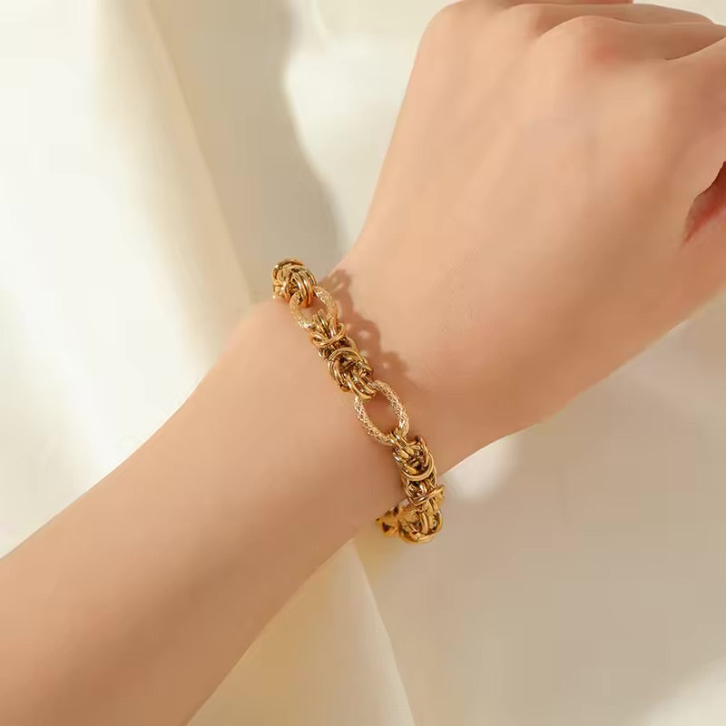 Hearty Knot - Knot Design Gold Tone Twisted Bracelet Bangles For Women
