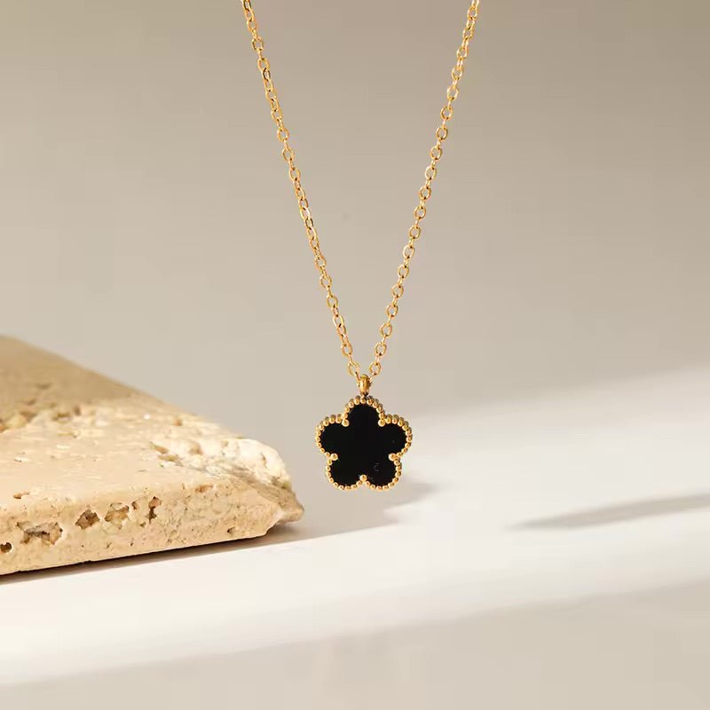 Van Clover - Five Leaf Clover Pendant Necklace For Women