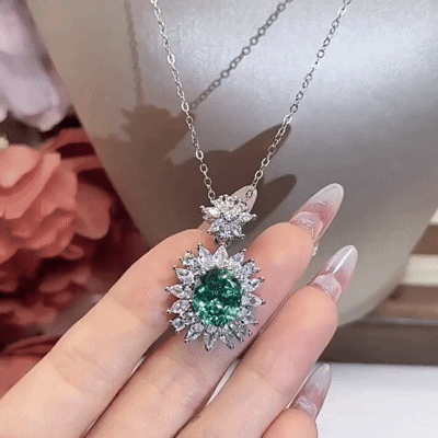 Green Goddess Glam – Luxury Jewelry Set with Pendant, Earrings & Ring