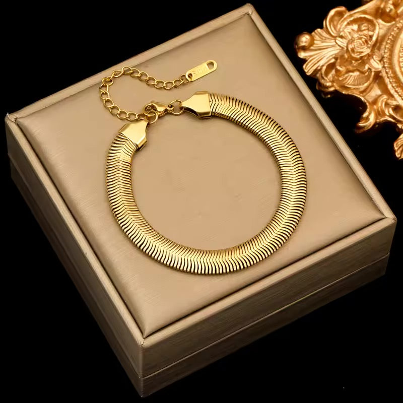 Hearty Knot - Knot Design Gold Tone Twisted Bracelet Bangles For Women