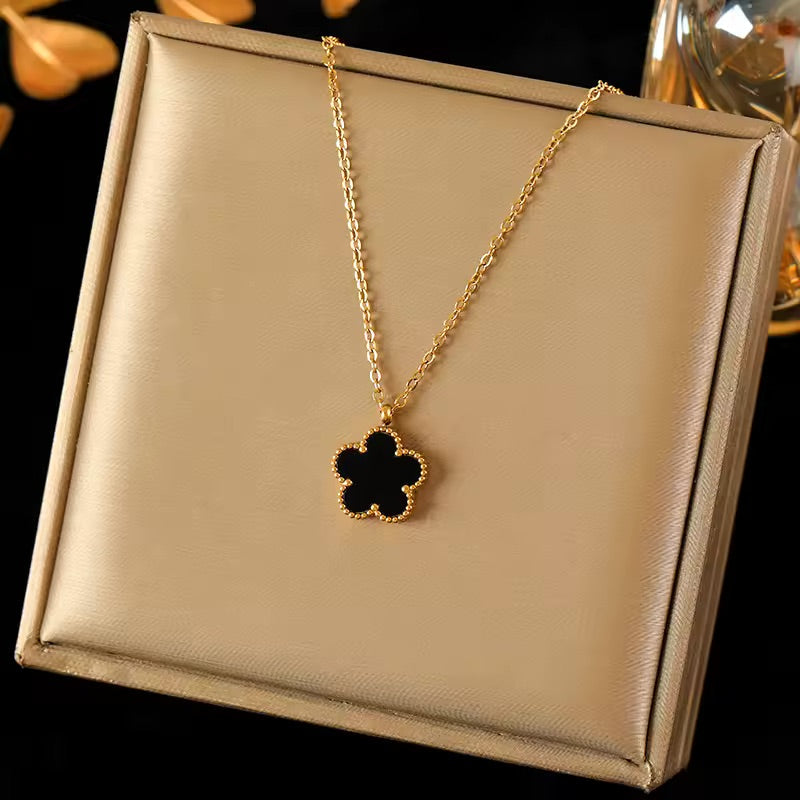 Van Clover - Five Leaf Clover Pendant Necklace For Women
