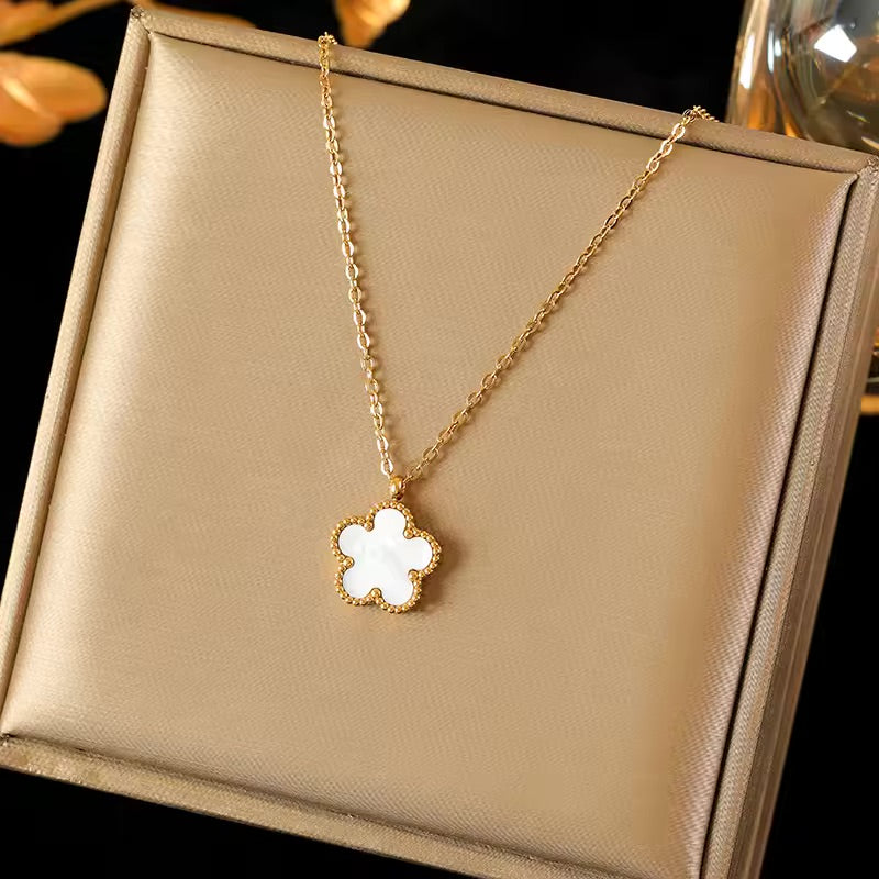 Van Clover - Five Leaf Clover Pendant Necklace For Women