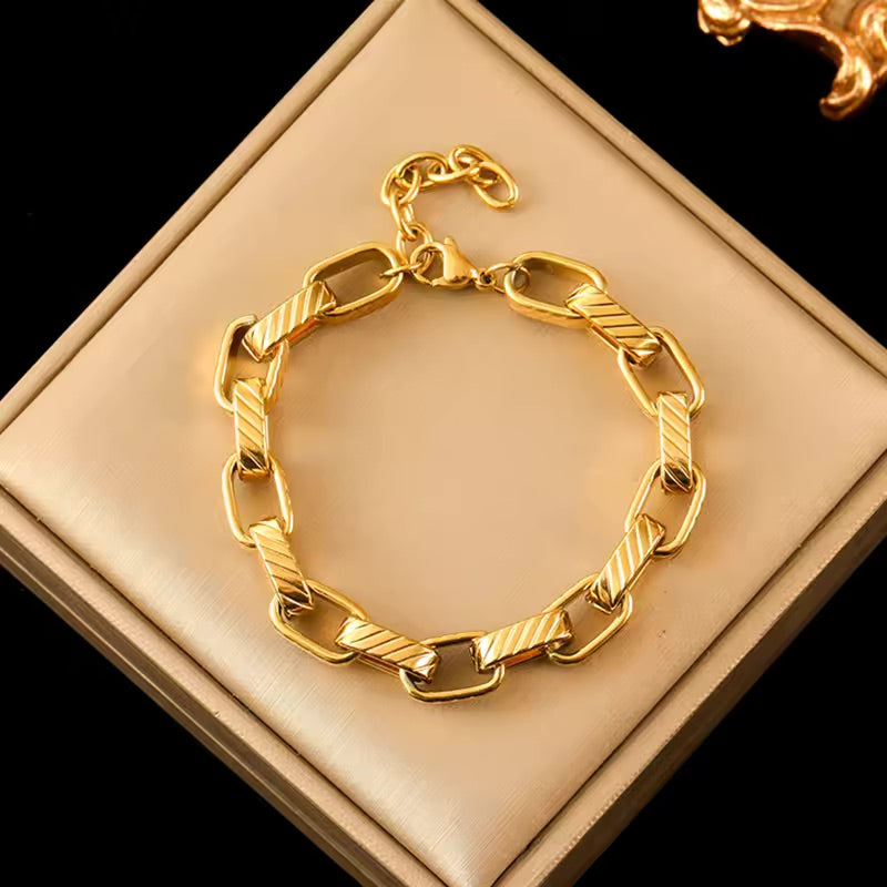 Hearty Knot - Knot Design Gold Tone Twisted Bracelet Bangles For Women