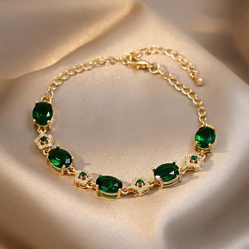Emerald of Bastet - Luxury Jewelry Set - Include Necklace, Bracelet, Ring and Earrings