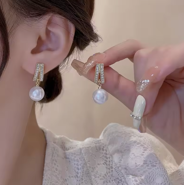 LumiPearl | Grace Drop Earrings - Elegant Lady's Pearl Pendant Earrings - June Birthstone