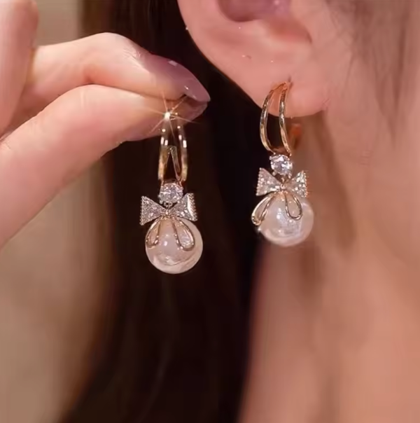 LumiPearl | Grace Drop Earrings - Elegant Lady's Pearl Pendant Earrings - June Birthstone