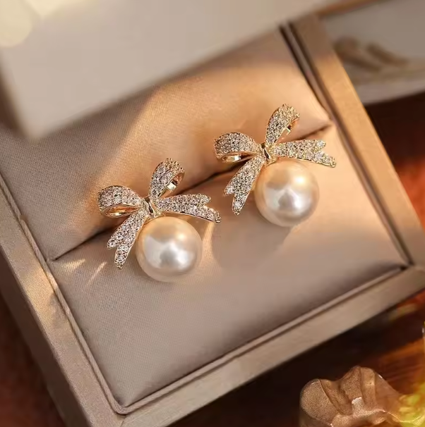 LumiPearl | Grace Drop Earrings - Elegant Lady's Pearl Pendant Earrings - June Birthstone