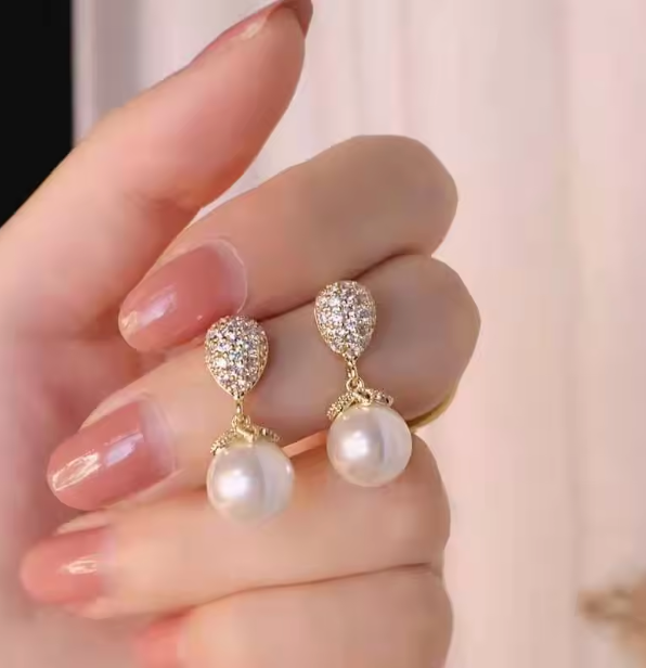 LumiPearl | Grace Drop Earrings - Elegant Lady's Pearl Pendant Earrings - June Birthstone