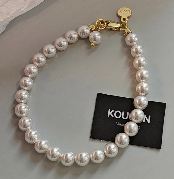 Pearl jewelry set featuring a classic pearl bracelet with gold clasp by Truly Choose